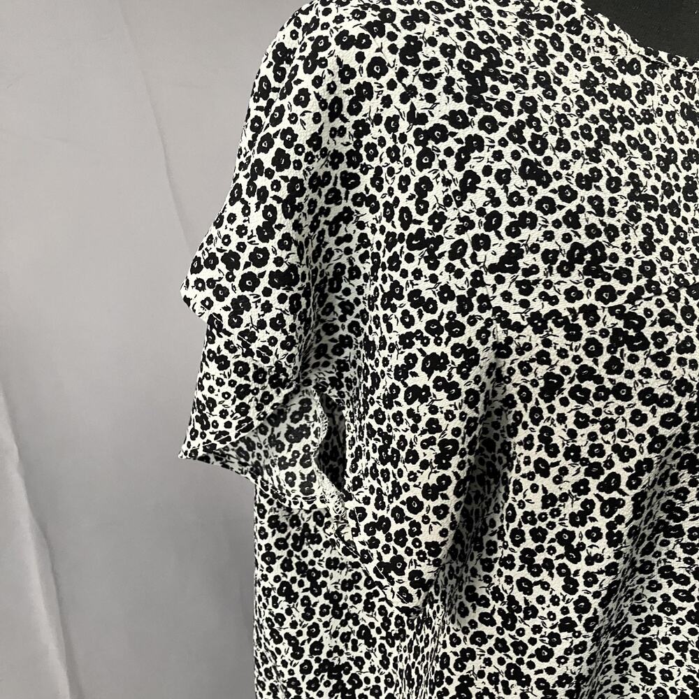 Adrianna Papell Shirt Womens Large Black White‎ Floral Print Short Sleeve Blouse - Picture 3 of 13